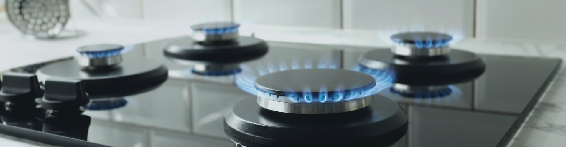 Tændt gasblus i køkken