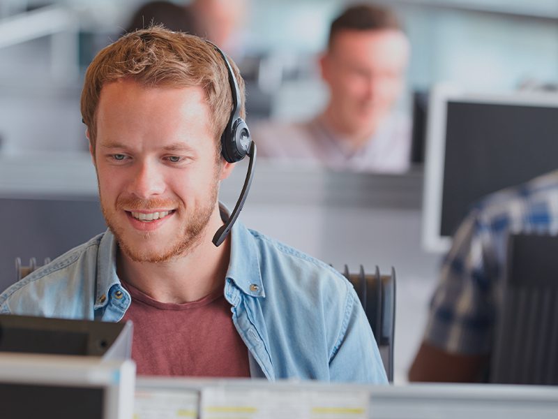 Mand i kundeservice