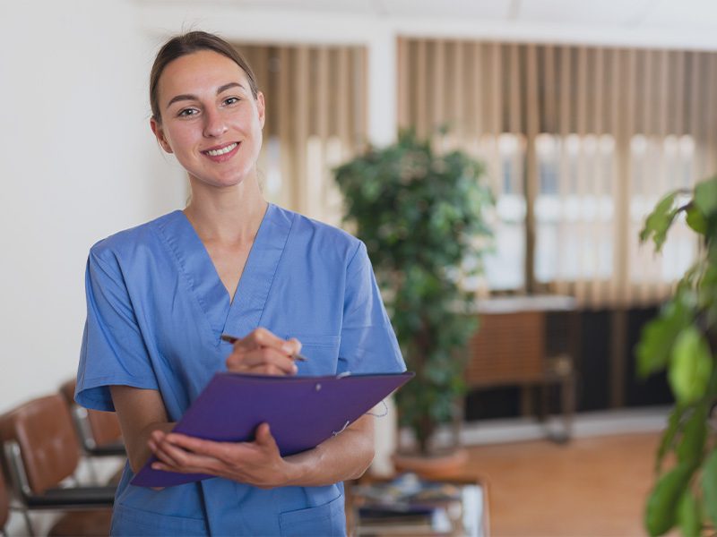 Kvindelig social og sundhedshjælper